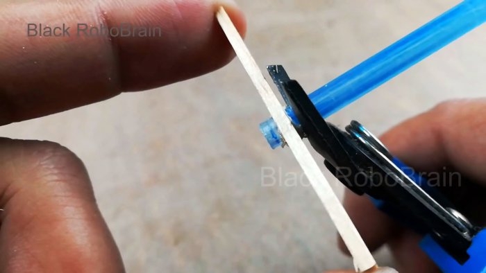 Как сделать рабочий двухвинтовой вертолет на обычных моторчиках от игрушек