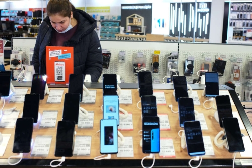 Ни шагу на Запад: почему России не угрожает дефицит китайских смартфонов 