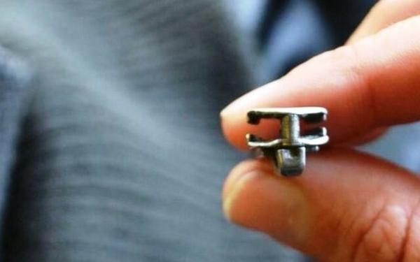 Как можно решить проблему заедающей молнии на одежде самостоятельно