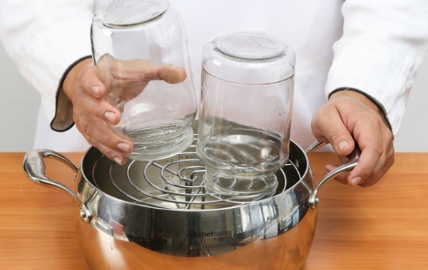 Стерилизация банок для консервации: как правильно это делать