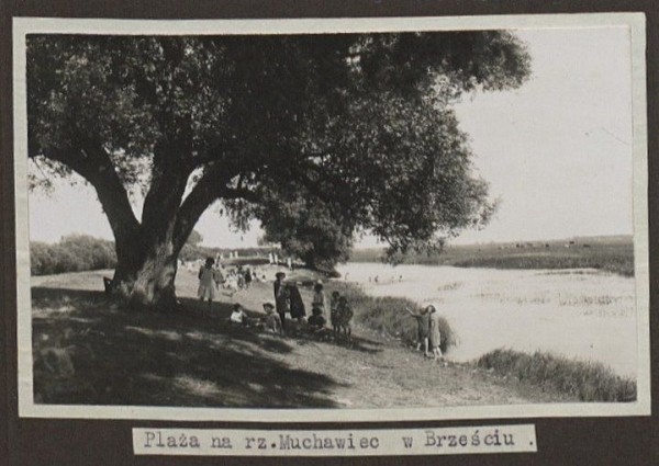 
                Пляж на р. Мухавец в Бресте, 1920-е
            