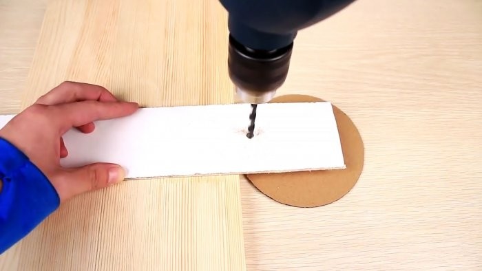 Как проткнуть гвоздём стеклянную бутылку? Как проткнуть гвоздём стеклянную бутылку?