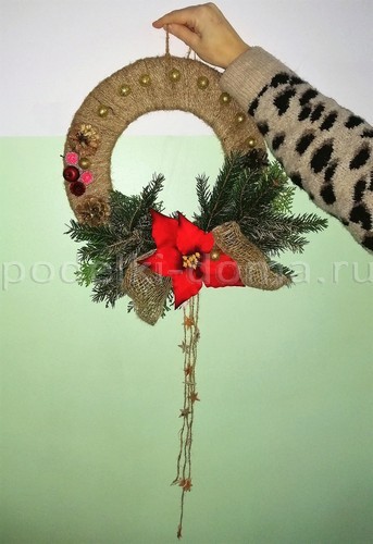 Венок из еловых веток Венок из еловых веток