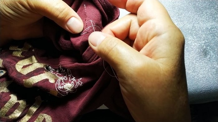 Как незаметно и аккуратно зашить дырку в одежде Как незаметно и аккуратно зашить дырку в одежде