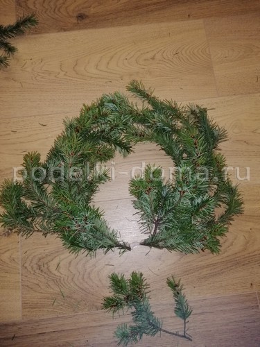 Венок из еловых веток Венок из еловых веток