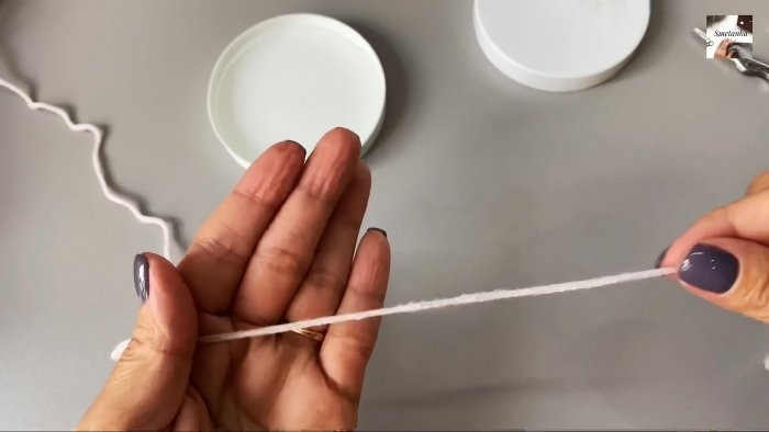 Как соединить шерстяную нить без узла и утолщения Как соединить шерстяную нить без узла и утолщения