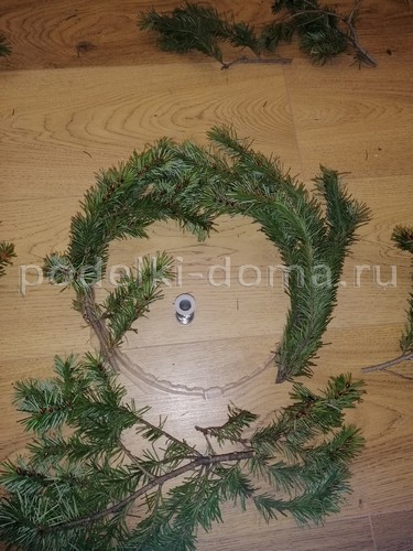 Венок из еловых веток Венок из еловых веток