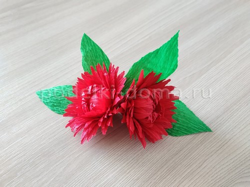 Цветок георгина из гофробумаги