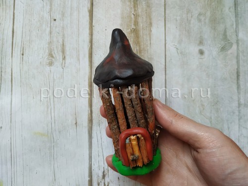 Домик и окошко — поделки из веточек