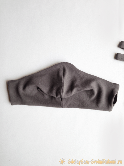 Подробный мастер-класс по изготовлению легкой удобной маски из футболки