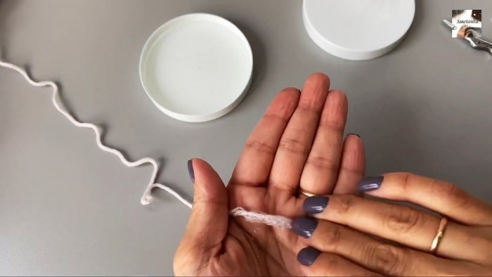 Как соединить шерстяную нить без узла и утолщения Как соединить шерстяную нить без узла и утолщения