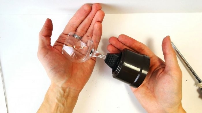 Обалденный сувенир из разбитой рюмки Обалденный сувенир из разбитой рюмки