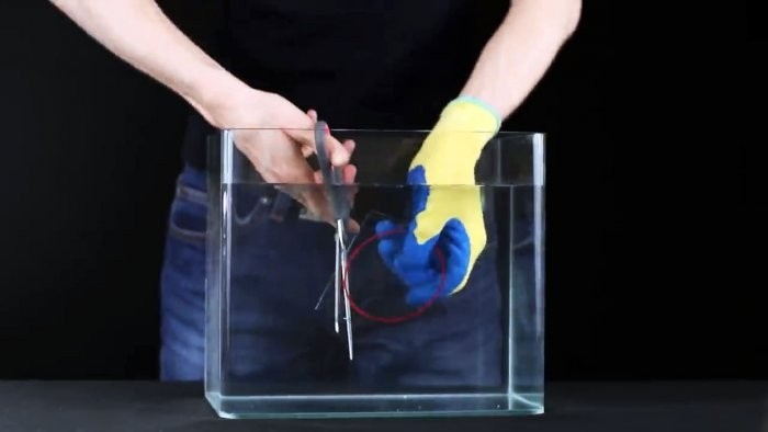 7 невероятных трюков со стеклом