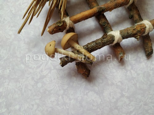 Домик и окошко — поделки из веточек