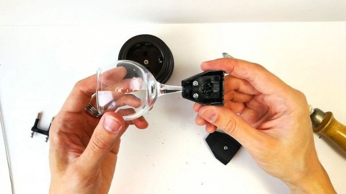 Обалденный сувенир из разбитой рюмки Обалденный сувенир из разбитой рюмки