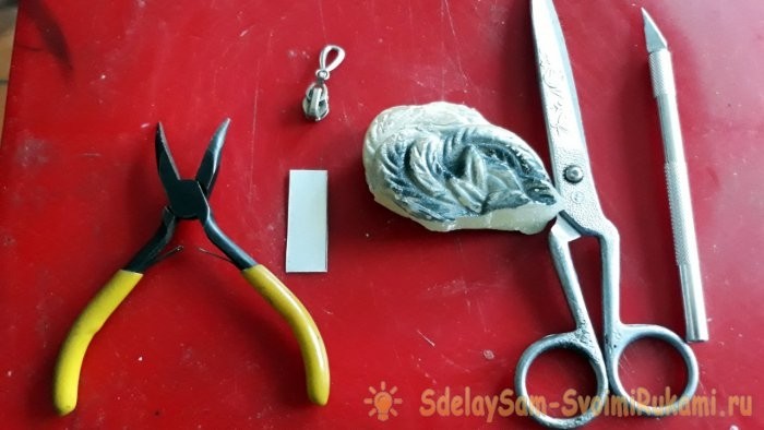 Как просто заменить сломанный бегунок на застёжке-молнии