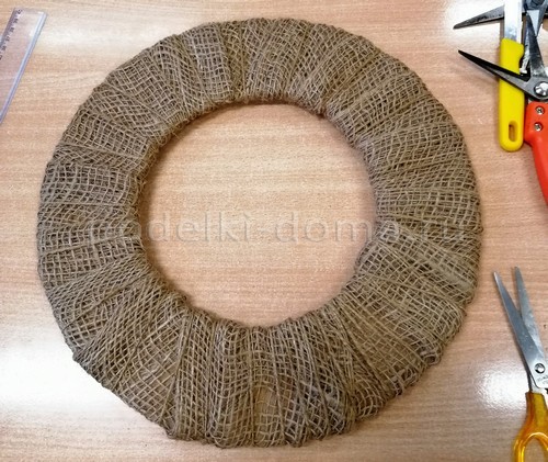 Венок из еловых веток Венок из еловых веток