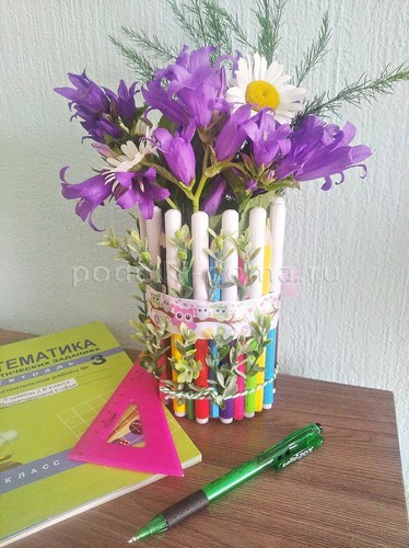 Вазочка-подставка из карандашей Вазочка-подставка из карандашей
