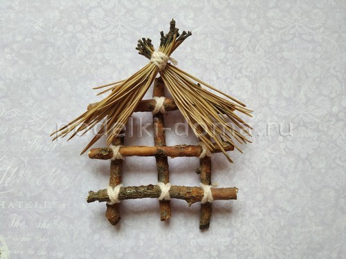 Домик и окошко — поделки из веточек