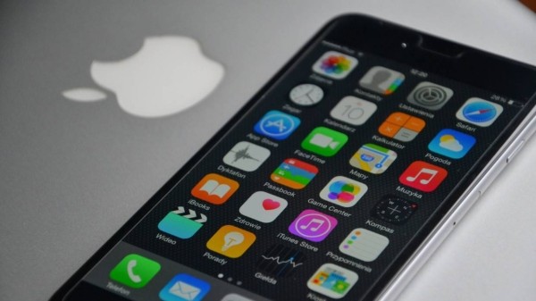 Apple планирует наделить iPhone функцией распознавания лица пользователя в маске Apple планирует наделить iPhone функцией распознавания лица пользователя в маске