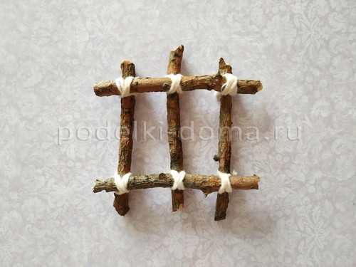 Домик и окошко — поделки из веточек