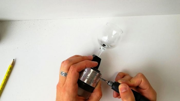 Обалденный сувенир из разбитой рюмки Обалденный сувенир из разбитой рюмки