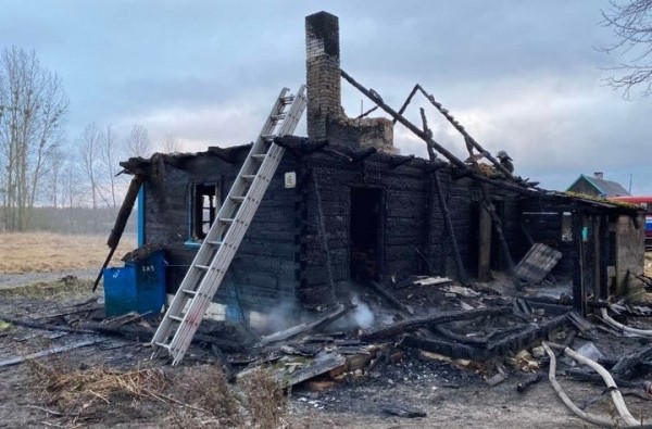 В Пересудовичах сгорел дом (Брестская область) В Пересудовичах сгорел дом (Брестская область)