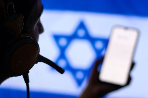 «Обыватель даже не узнает, что его взломали». Владельцы iPhone оказались под угрозой слежки «Обыватель даже не узнает, что его взломали». Владельцы iPhone оказались под угрозой слежки