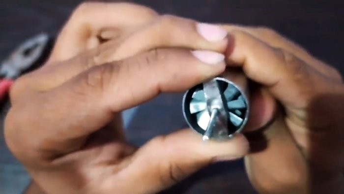 Как сделать мини реактивный двигатель с питанием от USB и зажигалки Как сделать мини реактивный двигатель с питанием от USB и зажигалки