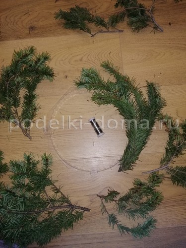 Венок из еловых веток Венок из еловых веток