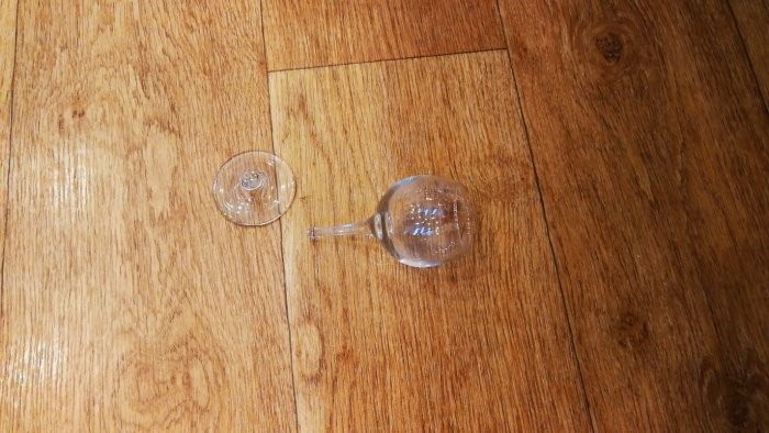 Обалденный сувенир из разбитой рюмки Обалденный сувенир из разбитой рюмки