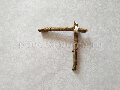 Домик и окошко — поделки из веточек