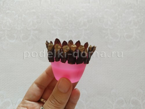 Подсвечник из шишки Подсвечник из шишки