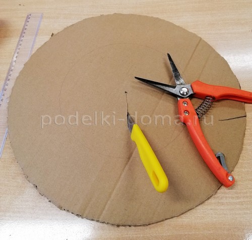 Венок из еловых веток Венок из еловых веток