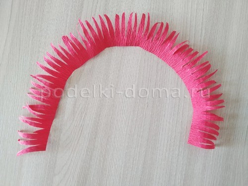 Цветок георгина из гофробумаги