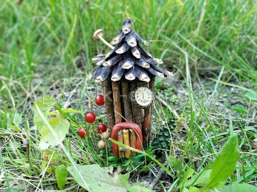 Домик и окошко — поделки из веточек