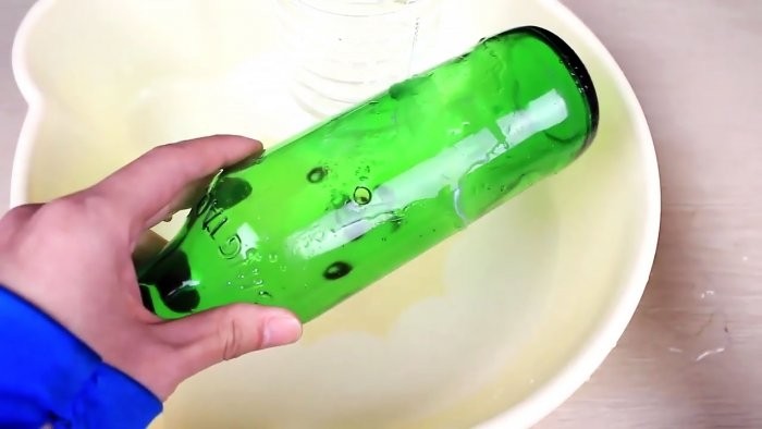 Как проткнуть гвоздём стеклянную бутылку? Как проткнуть гвоздём стеклянную бутылку?