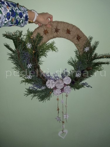 Венок из еловых веток Венок из еловых веток