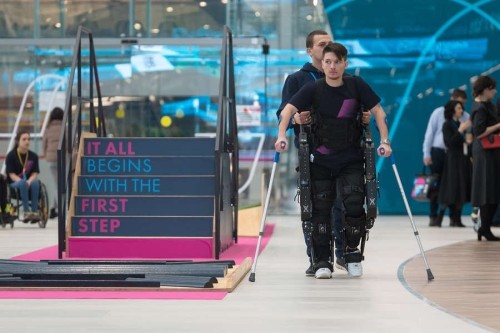 В России откроют тренажерные залы с экзоскелетами В России откроют тренажерные залы с экзоскелетами