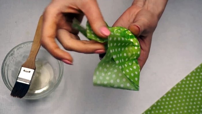 Без наклеек и красителей: копеечный способ украсить яйца на Пасху. Получится у каждого Без наклеек и красителей: копеечный способ украсить яйца на Пасху. Получится у каждого