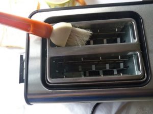 Как правильно и эффективно почистить тостер от крошек и остальной грязи