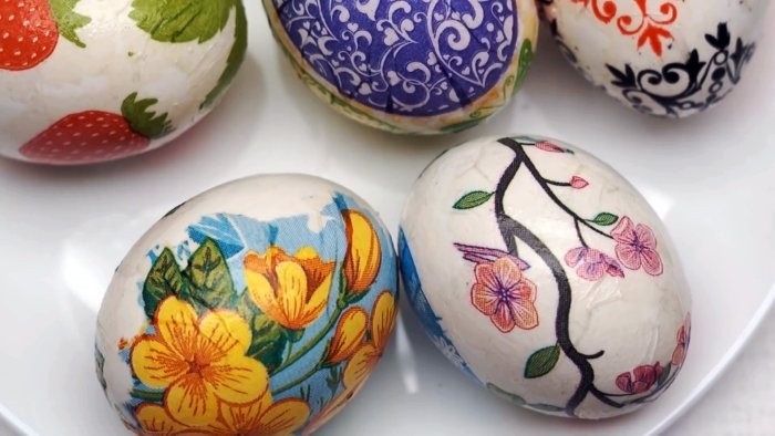 Без наклеек и красителей: копеечный способ украсить яйца на Пасху. Получится у каждого Без наклеек и красителей: копеечный способ украсить яйца на Пасху. Получится у каждого