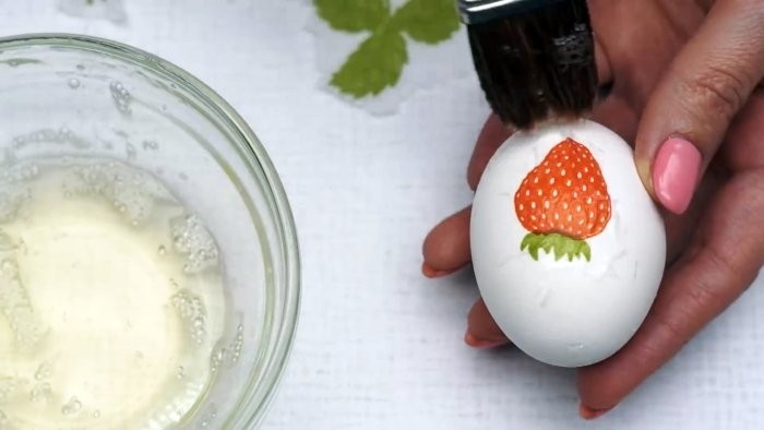 Без наклеек и красителей: копеечный способ украсить яйца на Пасху. Получится у каждого Без наклеек и красителей: копеечный способ украсить яйца на Пасху. Получится у каждого