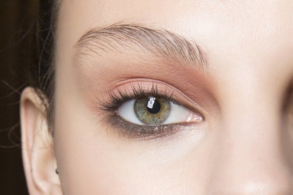 Какие 10 проверенных косметических приемов помогут женщине выглядеть моложе Какие 10 проверенных косметических приемов помогут женщине выглядеть моложе