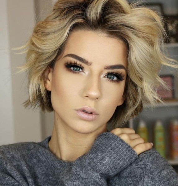 Визажист из Санкт-Петербурга раскрыла секрет быстрой укладки каре: для выполнения нужны минимум средств и инструментов Визажист из Санкт-Петербурга раскрыла секрет быстрой укладки каре: для выполнения нужны минимум средств и инструментов