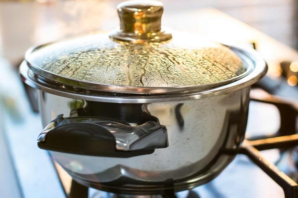 Как быстро до блеска вымыть крышки и убрать жир под ободком Как быстро до блеска вымыть крышки и убрать жир под ободком