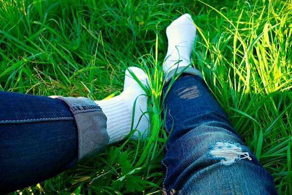 Как удалить пятна от травы на джинсах, не повредив ткань