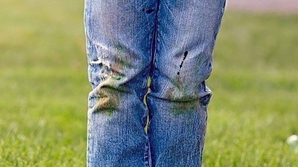 Как удалить пятна от травы на джинсах, не повредив ткань