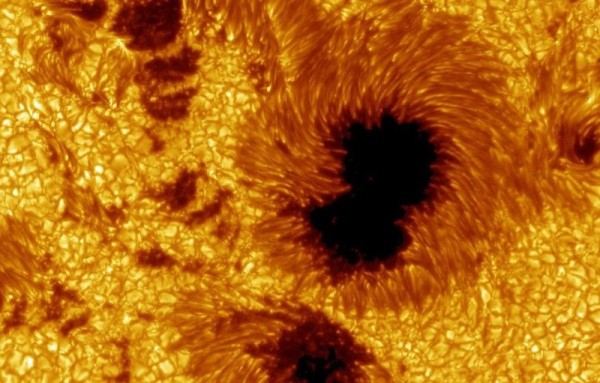 Откуда и почему на солнце появляются темные пятна Откуда и почему на солнце появляются темные пятна