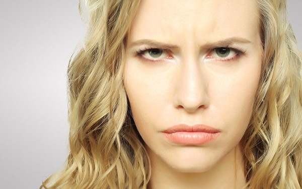 От неактуальной стрижки до хмурого взгляда: 6 привычек, которые нас старят От неактуальной стрижки до хмурого взгляда: 6 привычек, которые нас старят